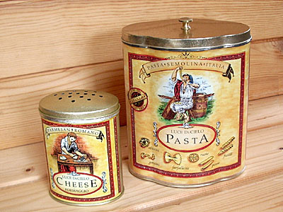 パスタ/粉チーズ缶